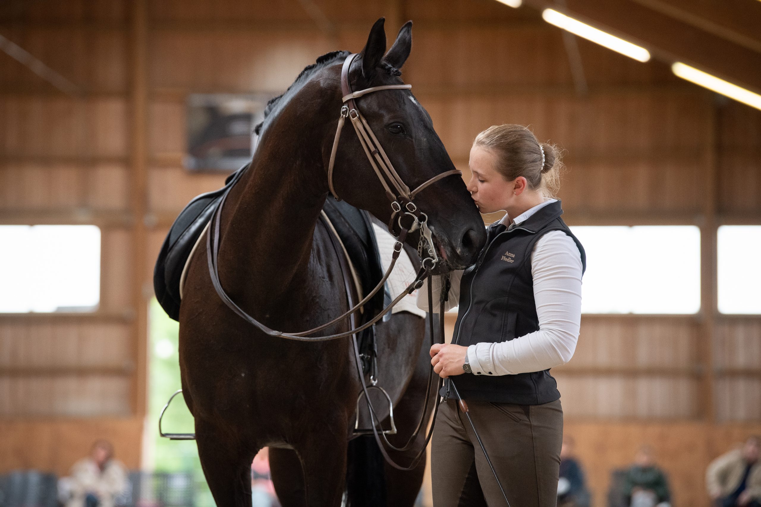 Anna Fiedler, Reitlehrerin in den Oliveira Stables, Vertikales Reiten